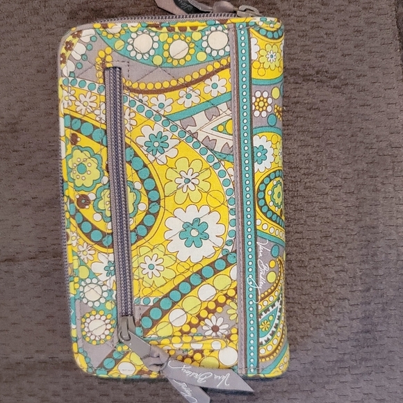 NWOT Vera Bradley Turn Lock Wallet Clutch Lemon Parfait Pattern - Picture 2 of 7